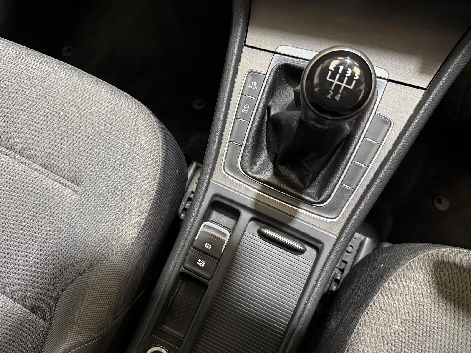 Volkswagen Golf 1.6 TDI BlueMotion Tech SE Hatchback 5dr Diesel Manual Euro 5 (s/s) (105 ps)